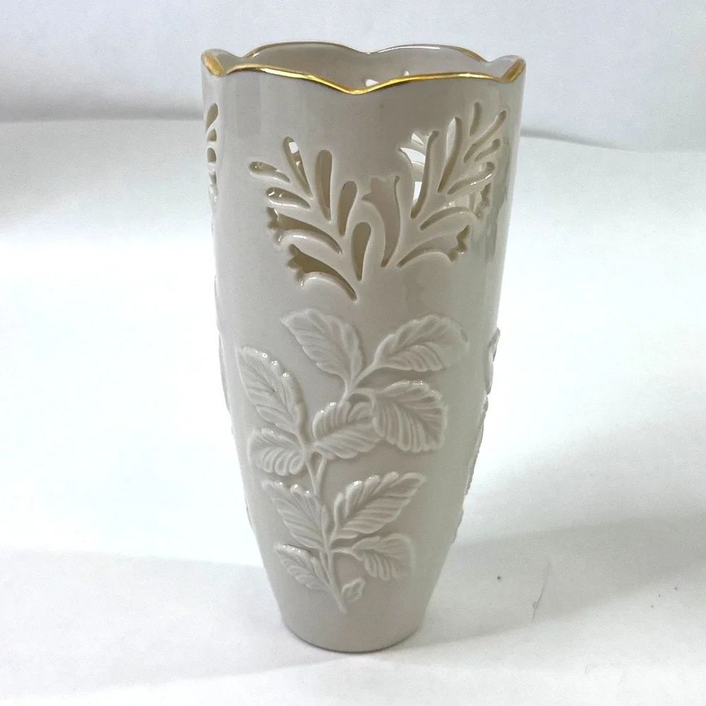 Lenox‎ Westbury Pierced Vase Raised Leaves Gold Trim Ivory 6-3/4 Inch